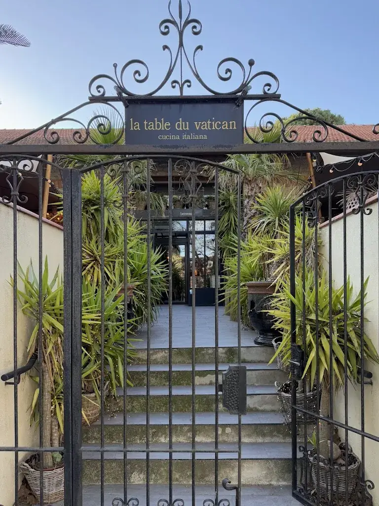 Eliza Fara_La table du vatican_Carcassonne_review