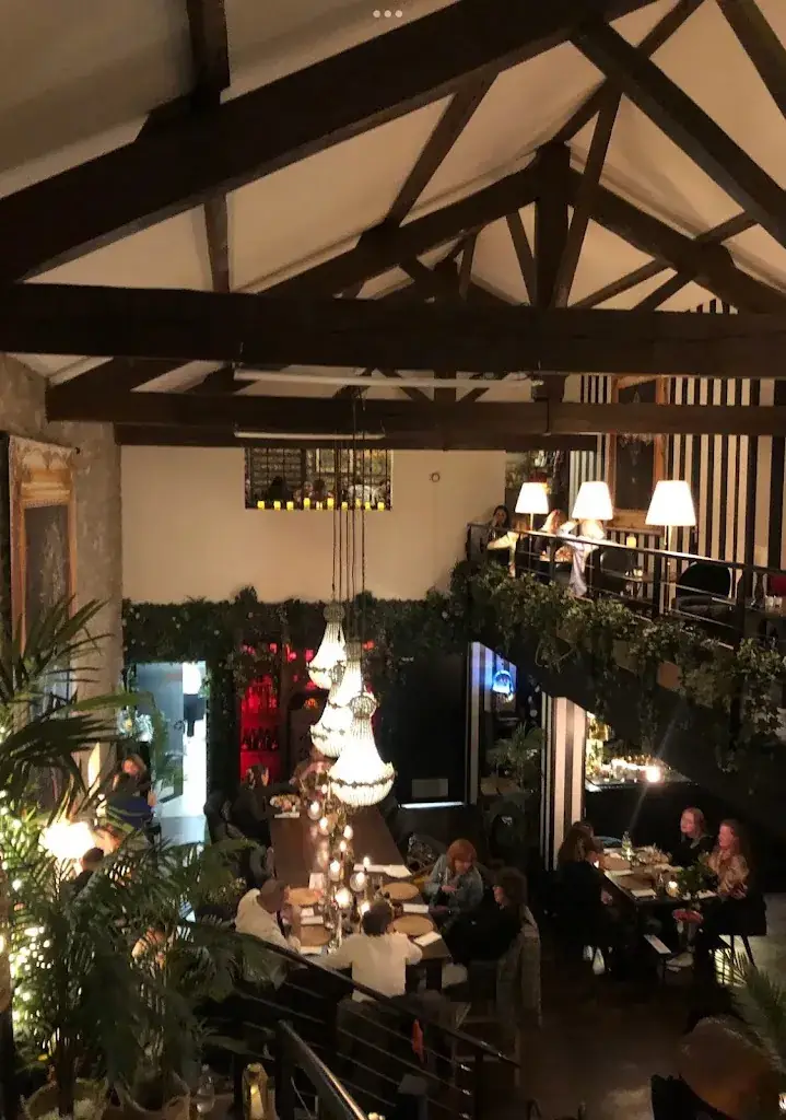 Celia Mazy_La table du vatican_Carcassonne_review