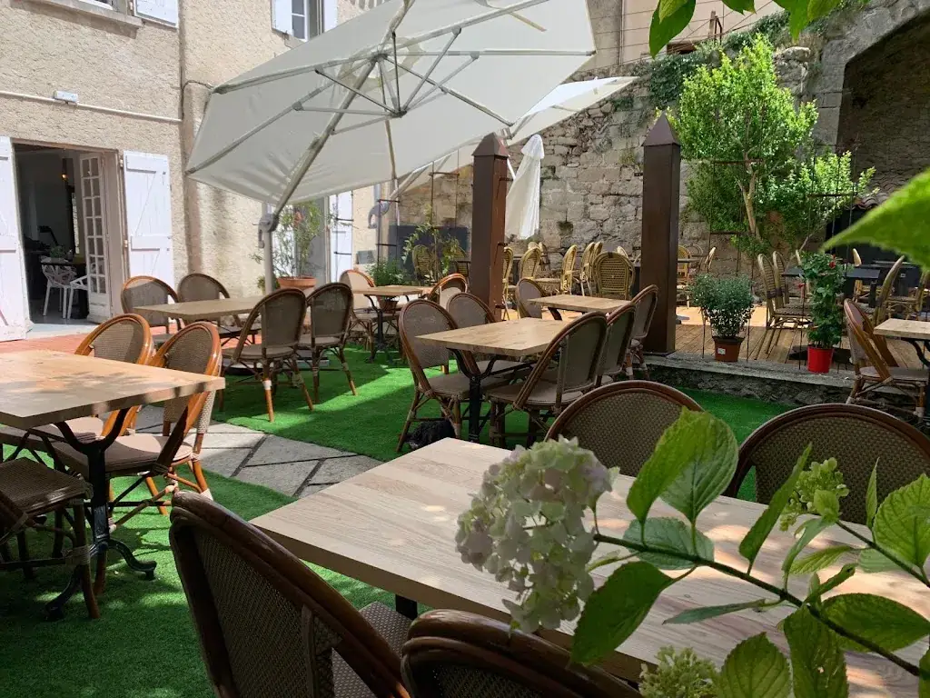 Le Jardin De La Tour du Plô restaurant in Carcassonne