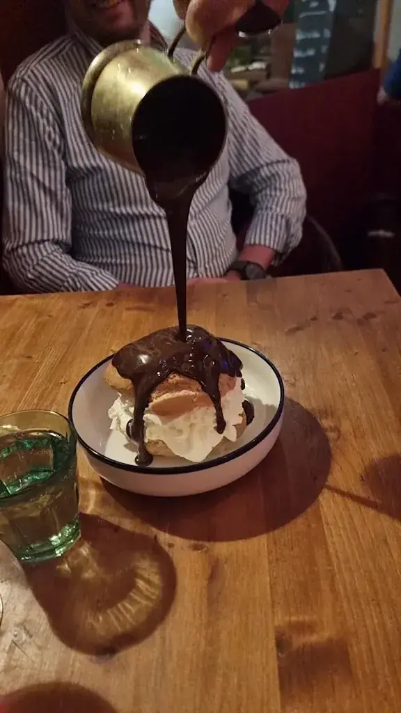 Le Rideau Rouge_Carcassonne_slider_image_2