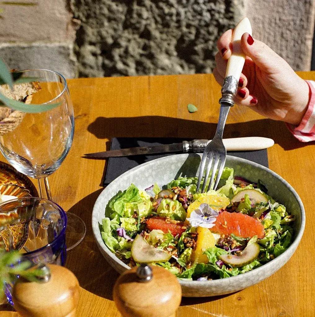 Le Rideau Rouge_Carcassonne_slider_image_3