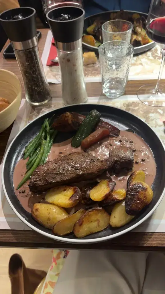 Elisa PUJOL_L'ours qui boude_Castelnau-le-Lez_review