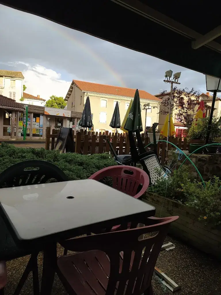 Le Café de Paris restaurant in Arlanc