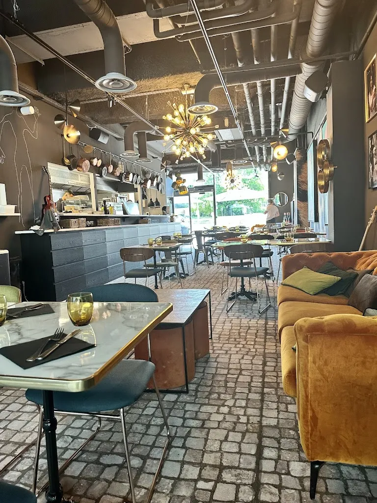 Natalia Ball_Mademoiselle Boris Castelnau_Castelnau-le-Lez_review