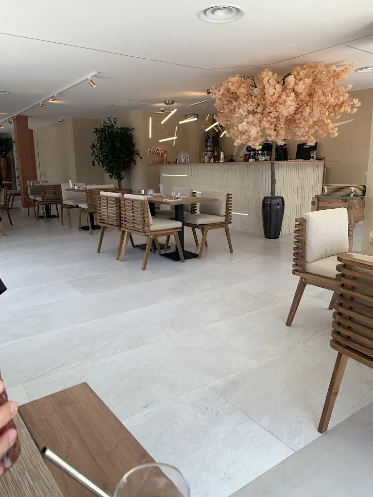 Myriam kherfouche_Jardin Marbeuf_Castelnau-le-Lez_review