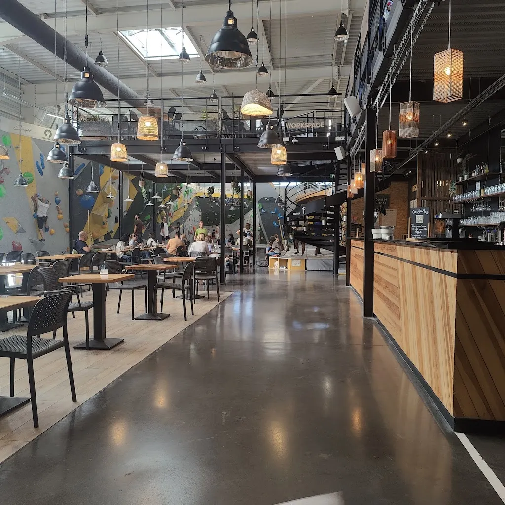 N'Jinga Simone_Boulder Line 1 | Salle d'escalade - Bar et Restaurant - Montpellier_Castelnau-le-Lez_review