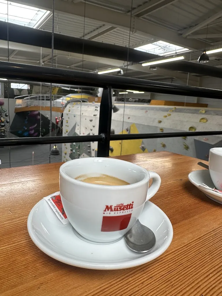 Lubna Altungi Akash_Boulder Line 1 | Salle d'escalade - Bar et Restaurant - Montpellier_Castelnau-le-Lez_review