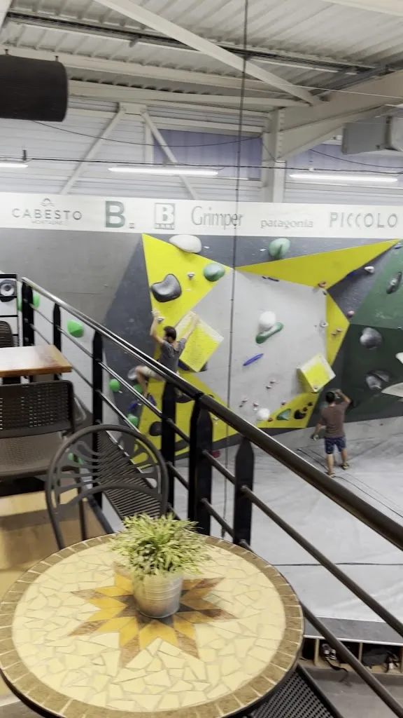 Boulder Line 1 | Salle d'escalade - Bar et Restaurant - Montpellier_Castelnau-le-Lez_slider_image_2