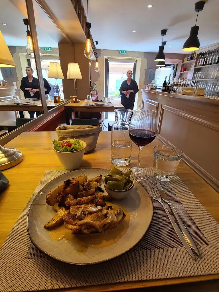 Chris Luckett_Les Jarres_Castillon-du-Gard_review