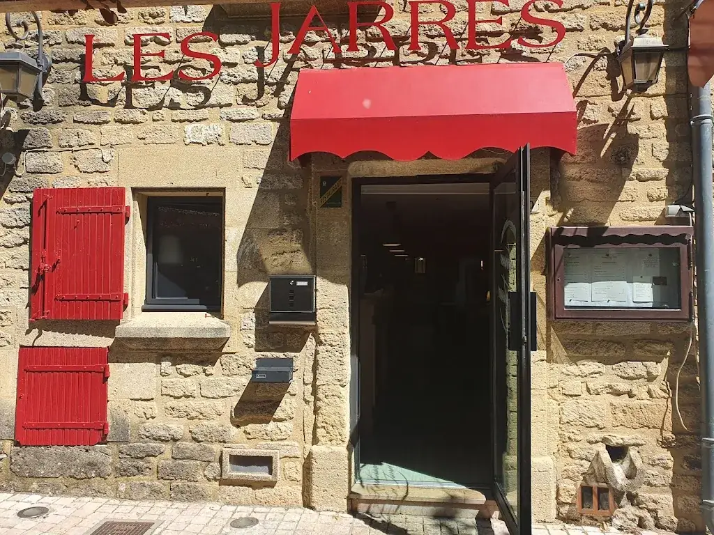 Les Jarres restaurant in Castillon-du-Gard