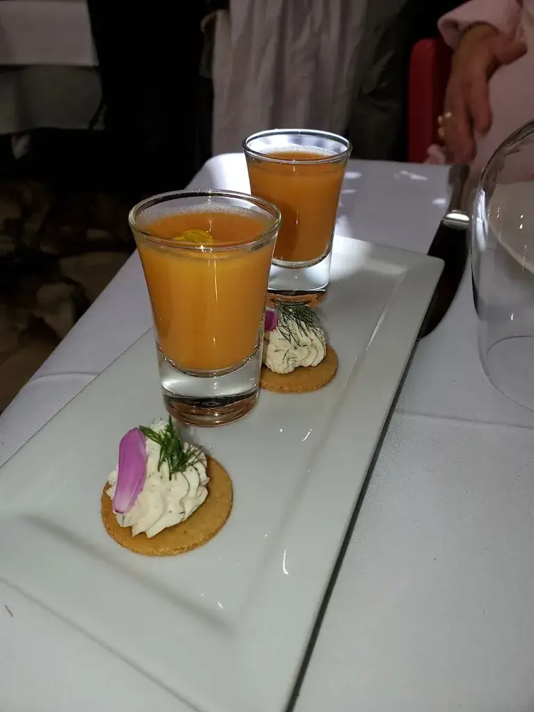 Debbie deGroff_L'AMPHITRYON_Castillon-du-Gard_review