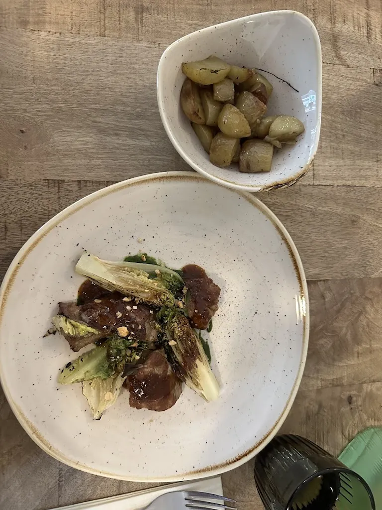 yuelin li_JOIO_Castillon-du-Gard_review