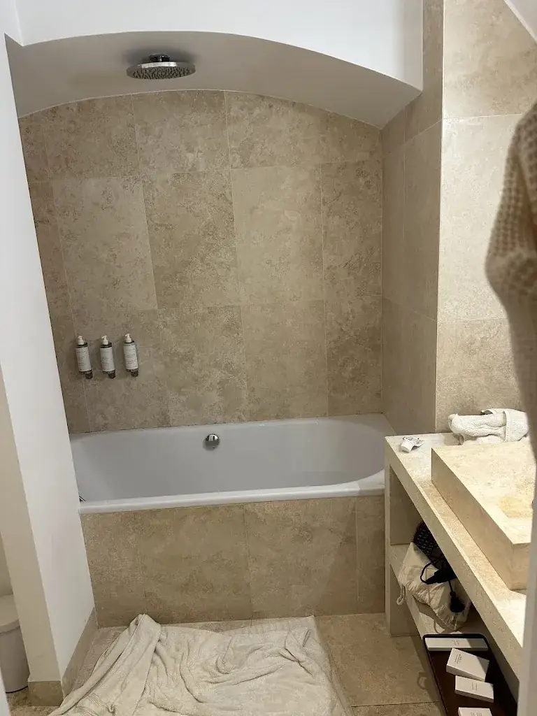 yuelin li_Hotel Le Vieux Castillon_Castillon-du-Gard_review