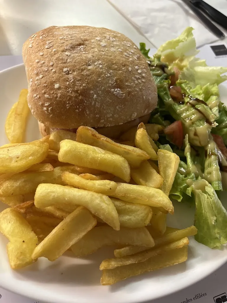 Simon Lenglet_CASA BENELLI_Castillon-du-Gard_review