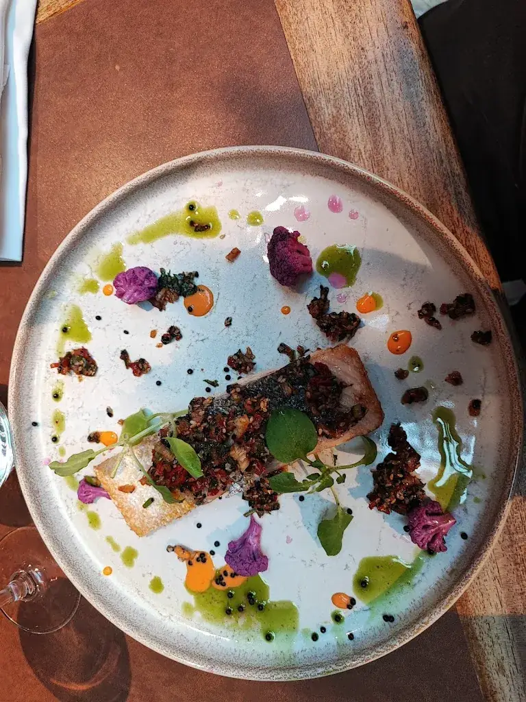 DEMOISSON CORINNE_Les Halles de Limonest_Limonest_review