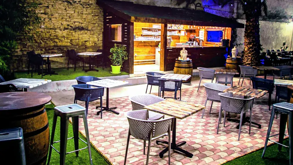 Patio du Lys ristorante a Remoulins