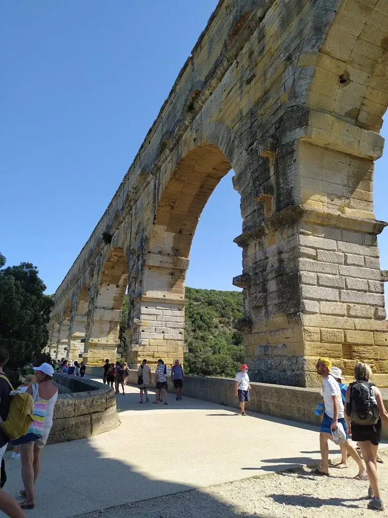 Jane Widgery_Les Glycines_Remoulins_recensione