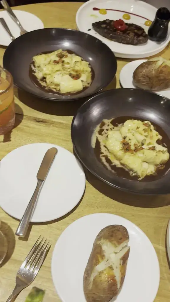 Big Chef Steakhouse_Lucia_slider_image_2