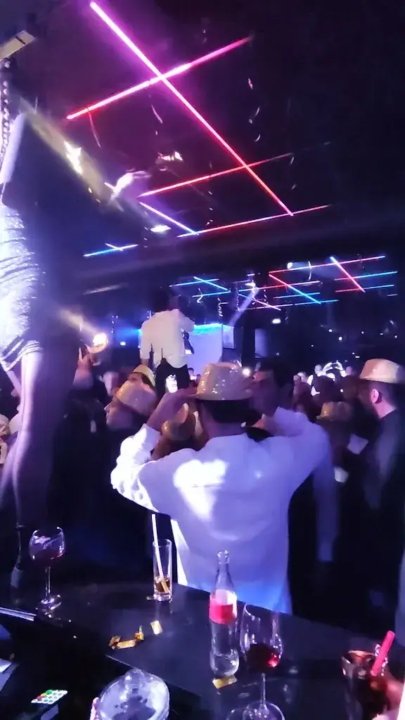 The Maze : Resto-Bistro-Club_Limonest_slider_image_2