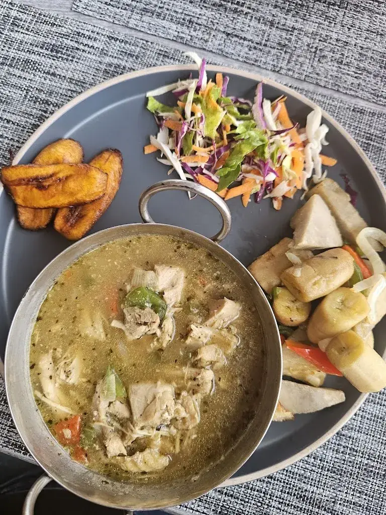 Chelly Cos_Matthew's Rooftop Restaurant_Lucia_review