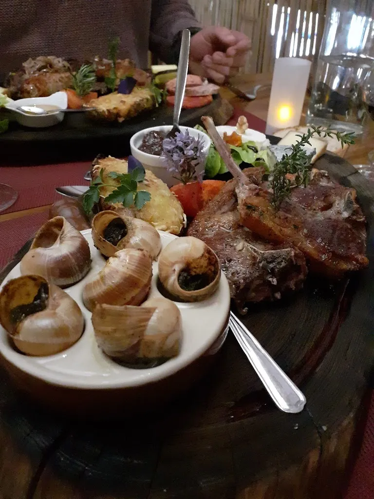 Le Camp France_AUBERGE DE L'HIRONDELLE_Saint-Cirq_review