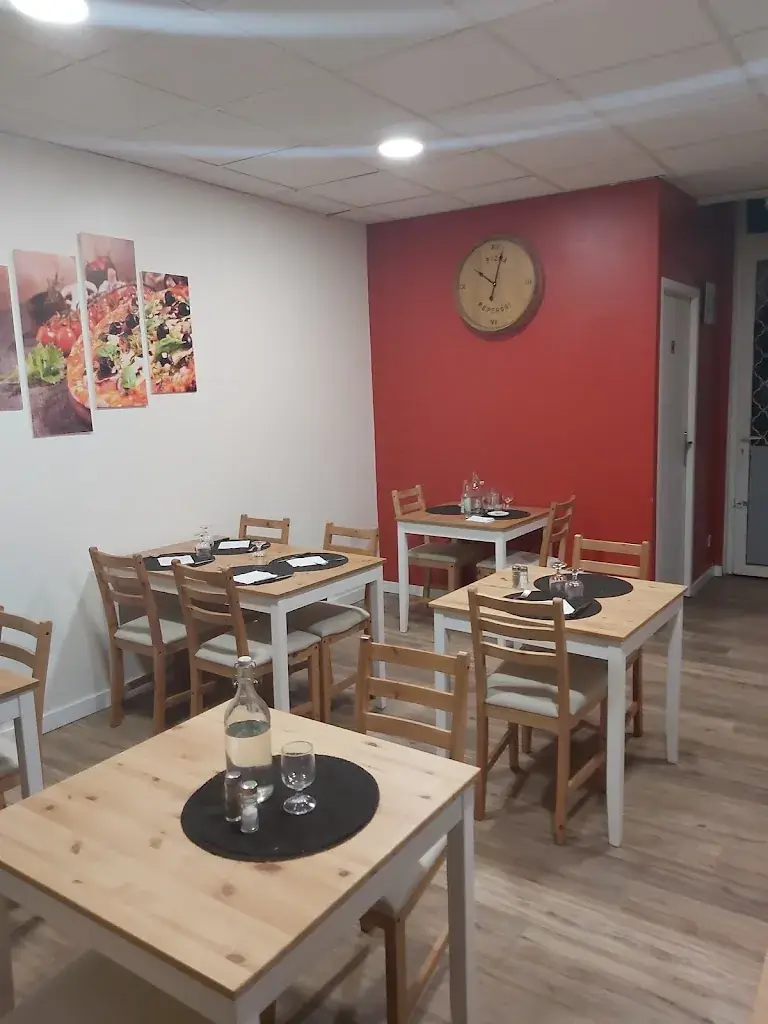 Pizza Peperoni_Castelsarrasin_slider_image_3