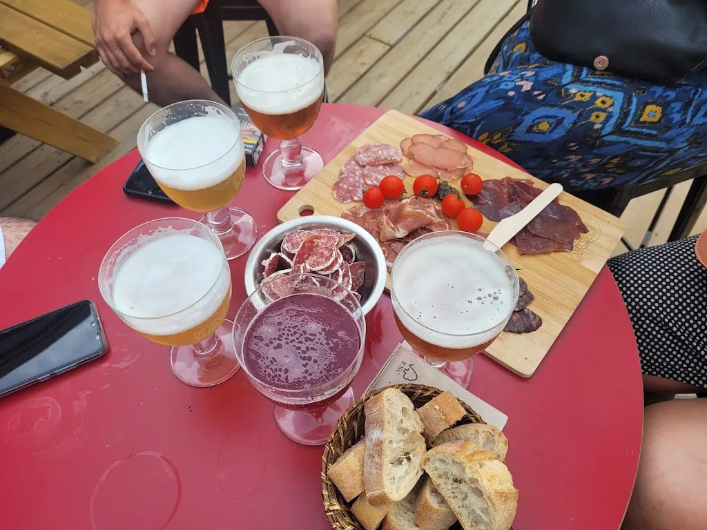 Nancy Hovaguimian_V and B Castelsarrasin_Castelsarrasin_review