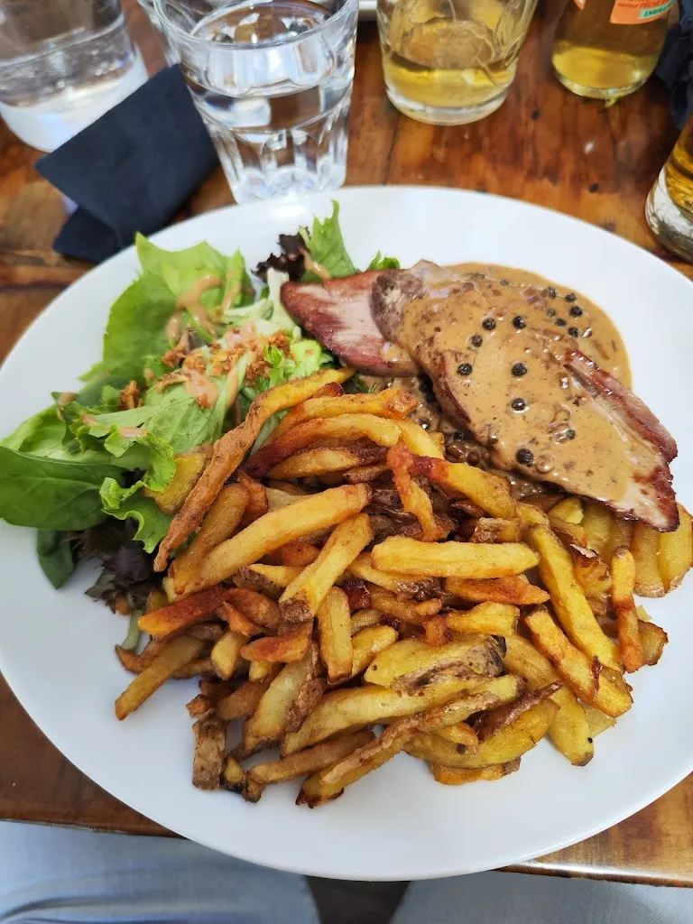 Mickaël Esgalhado_Ced & Alex - L'Atelier_Moissac_review