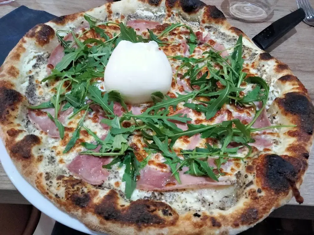 Mamousse Restaurant Pizza Brunch_Loyettes_slider_image_3