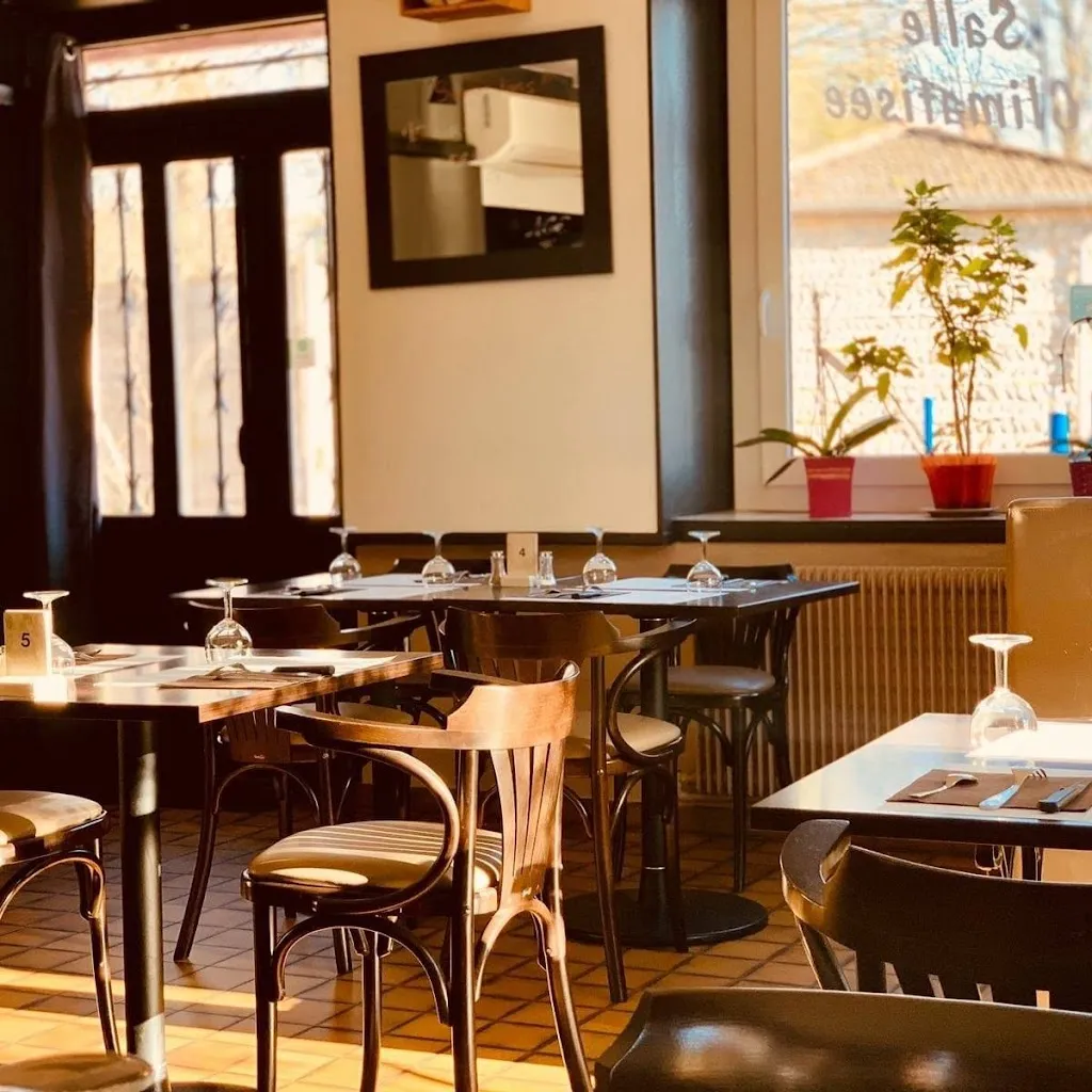 RESTAURANT HÔTEL DE LA PLACE restaurant in Loyettes