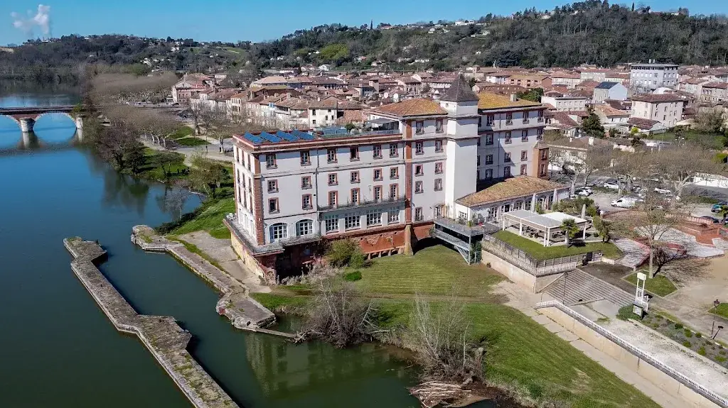 Le Moulin De Moissac restaurant in Moissac