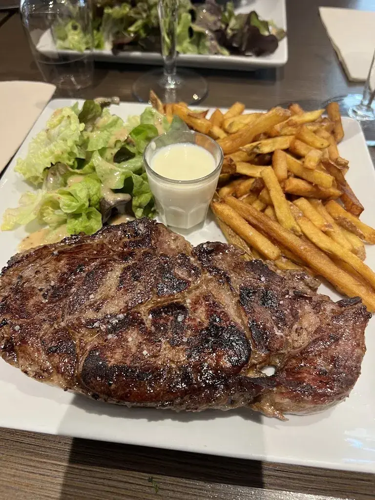 Yvon_Les Arcades Restaurant_Loyettes_review