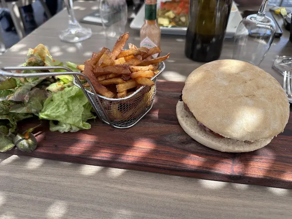 Les Arcades Restaurant_Loyettes_slider_image_3