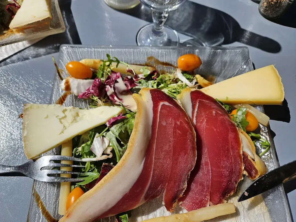 Chalet De La Reine Hortense_Cauterets_slider_image_3