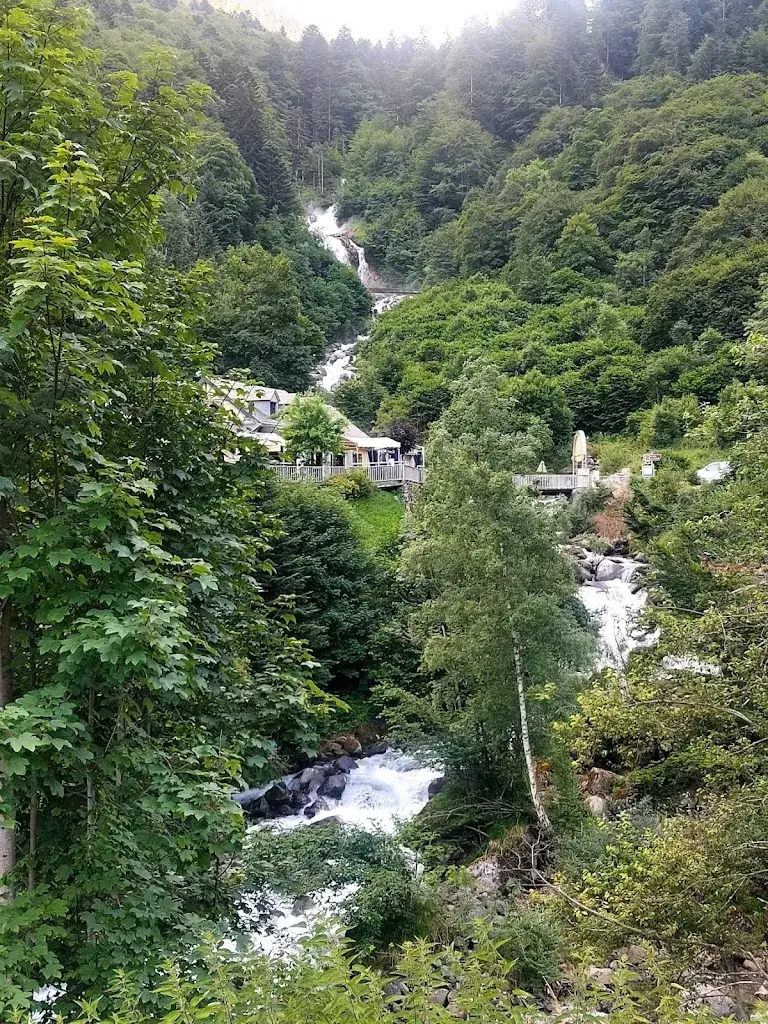 Ewan Baxter_La cascade_Cauterets_review