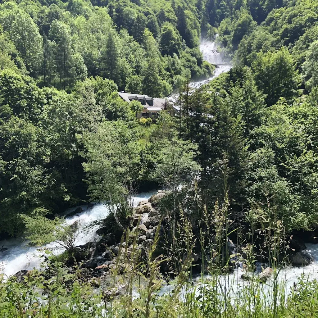 Christina Menéndez Magaña _La cascade_Cauterets_review