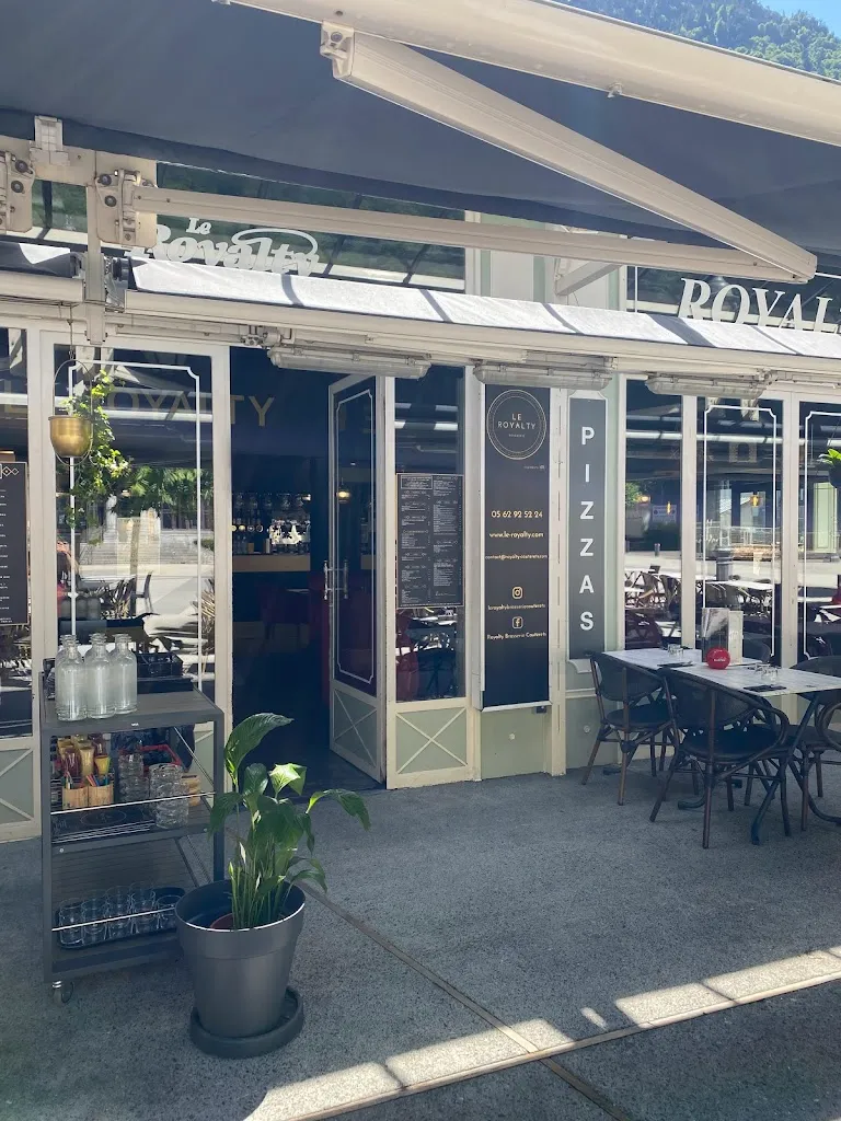 Le Royalty Brasserie Cauterets_Cauterets_slider_image_1