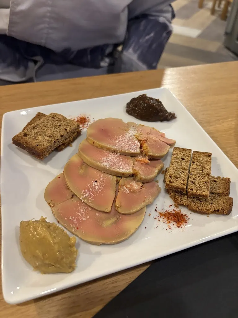 吴艾伊晨_Le Canard Déchaîné_Cauterets_recensione