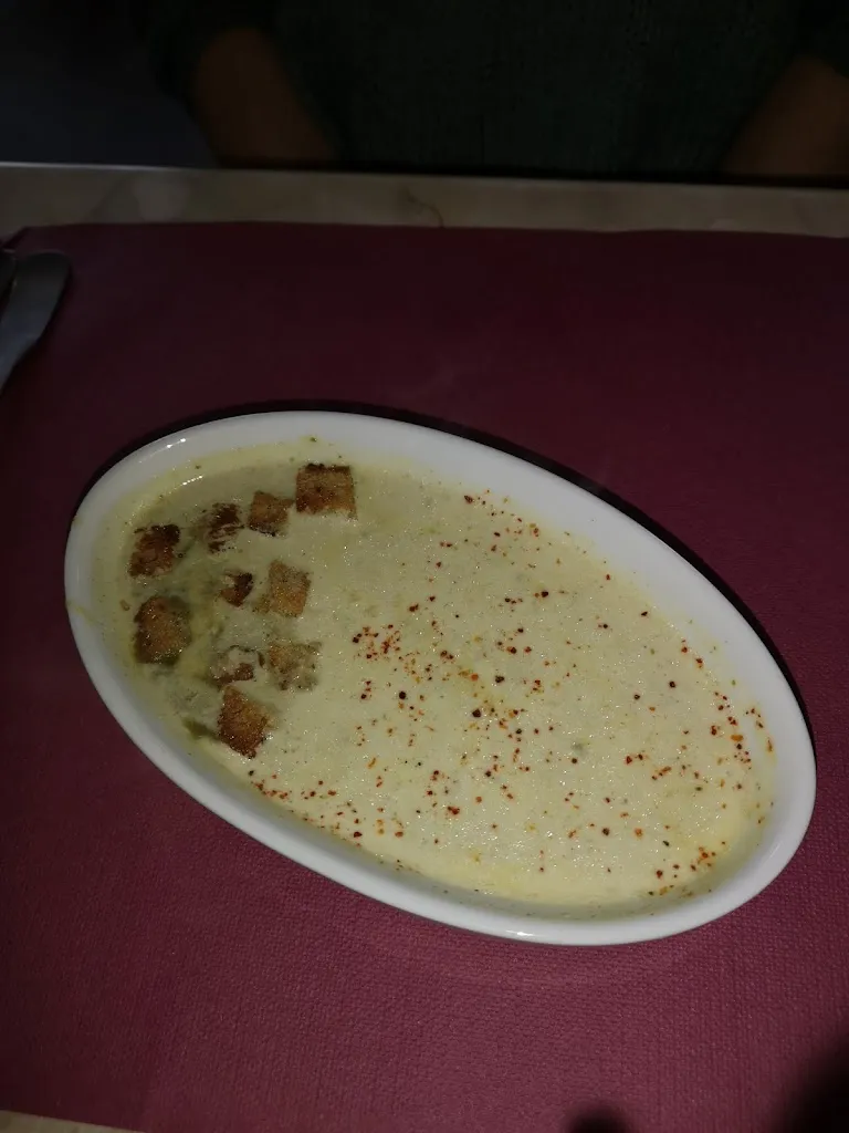 Jerome Castledine_O'3M Bar/Restaurant_Cazaubon_review