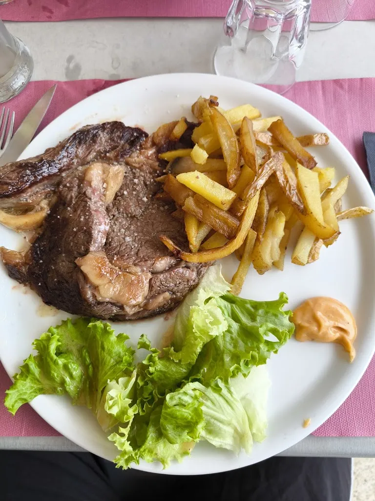 O'3M Bar/Restaurant_Cazaubon_slider_image_2