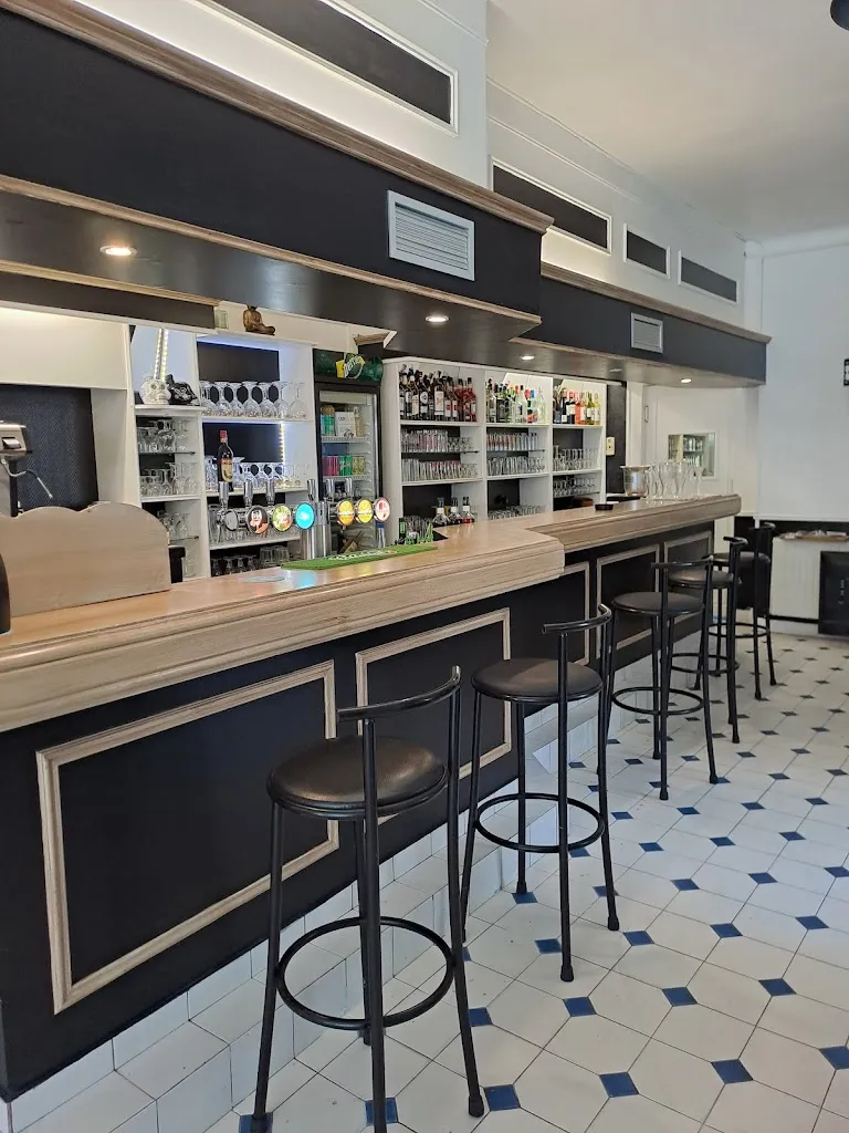 Le 32 Restaurant in Cazaubon