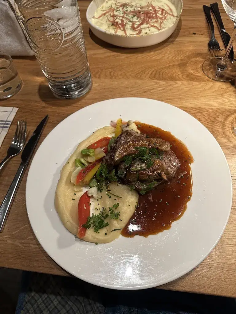 Lucas Cooper_Lilie_Allues_review