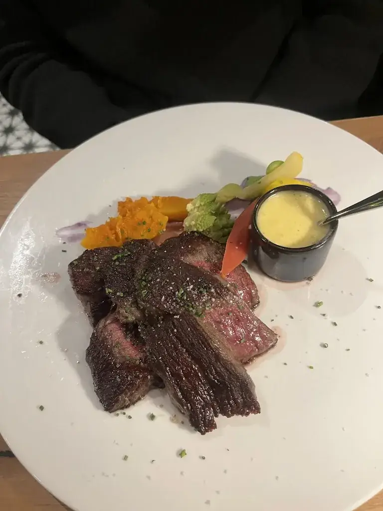 Raziq Kamaruddin_Lilie_Allues_review