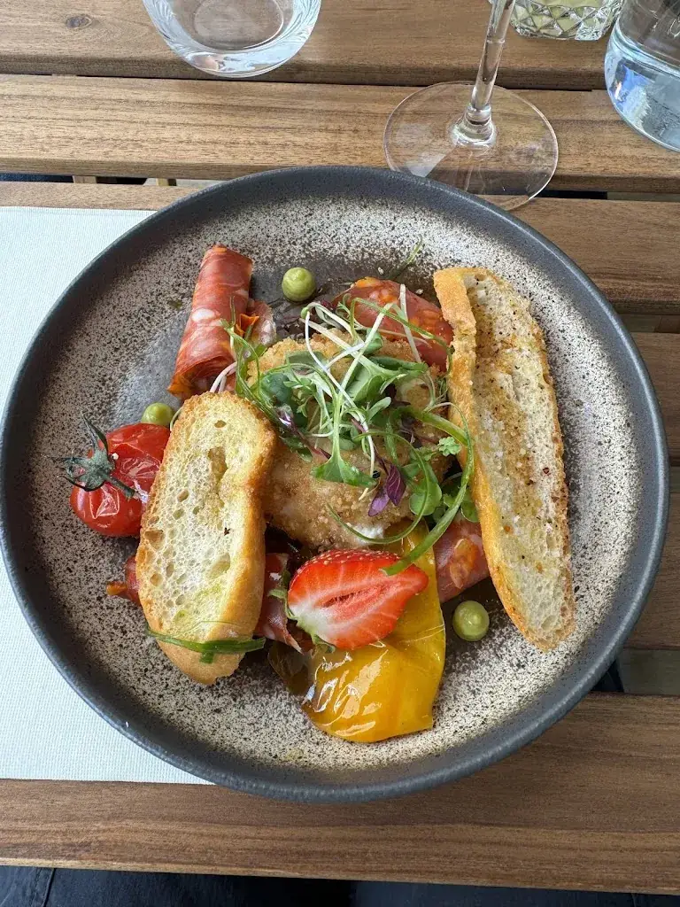 Camilla Leslie-Melville_Giramondo_Caylus_review