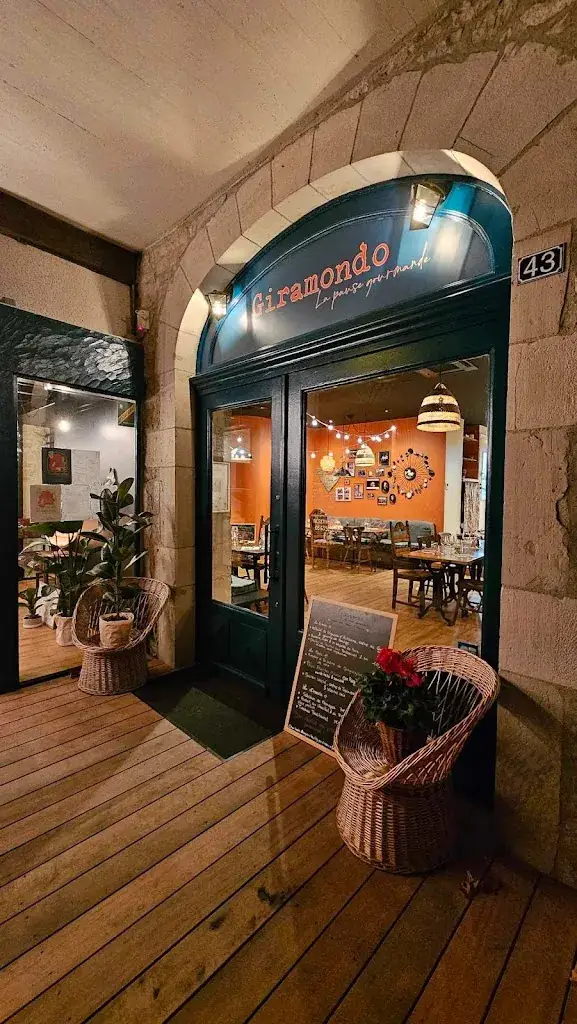 Giramondo restaurant in Caylus