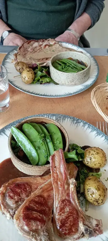 Naomi Johnson_la table de l'esquirol_Caylus_review