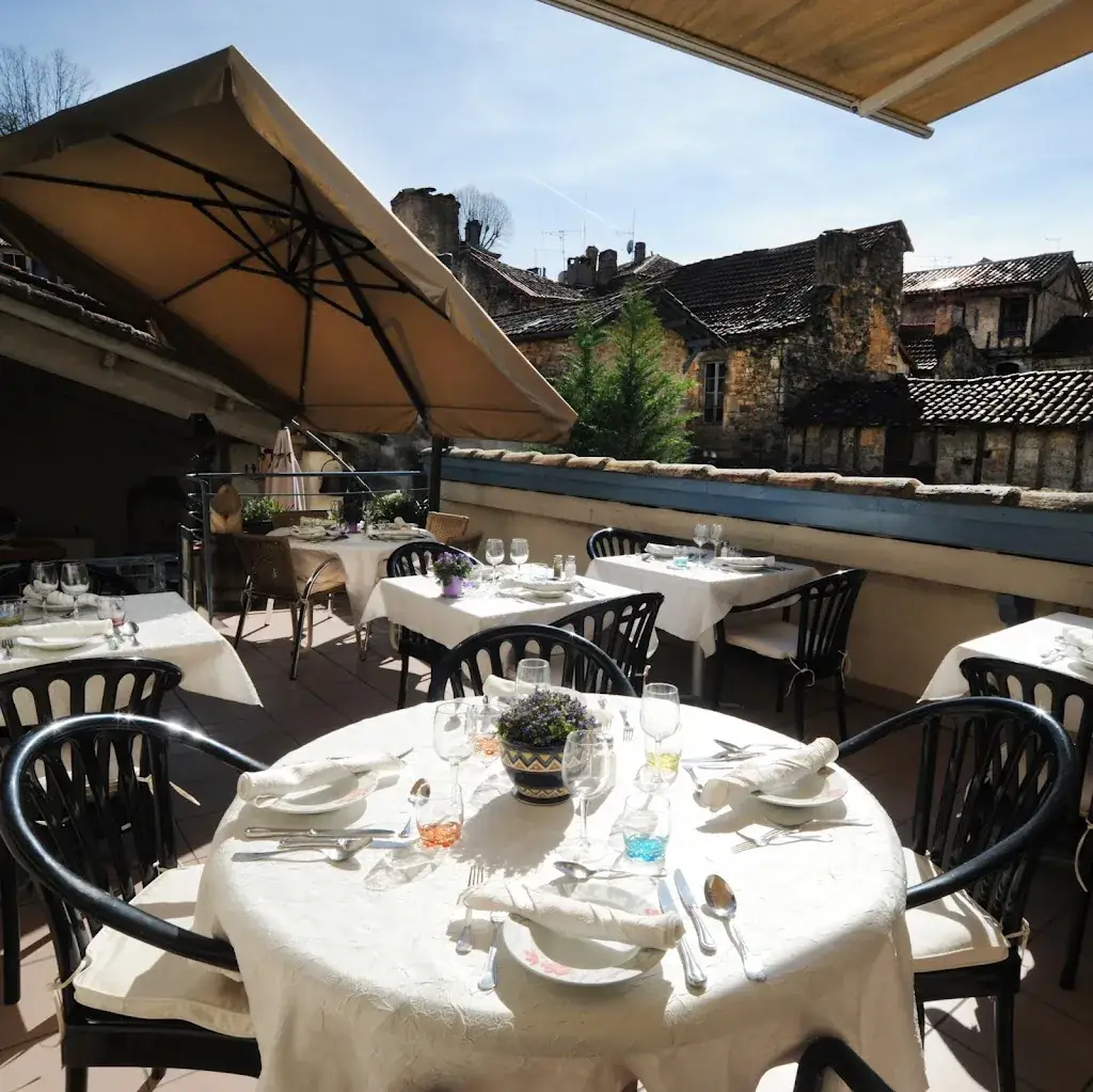 Logis Hôtel La Renaissance_Caylus_slider_image_2