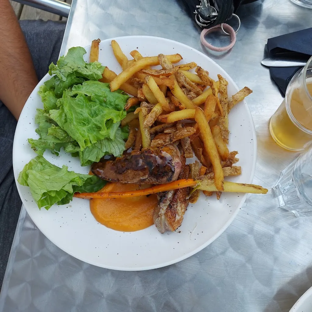 Marie M_Les Poissons volants_Parisot_review