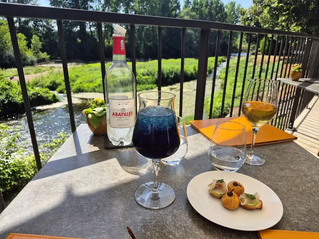 Peter Neville_Le Moulin de Varen_Varen_review