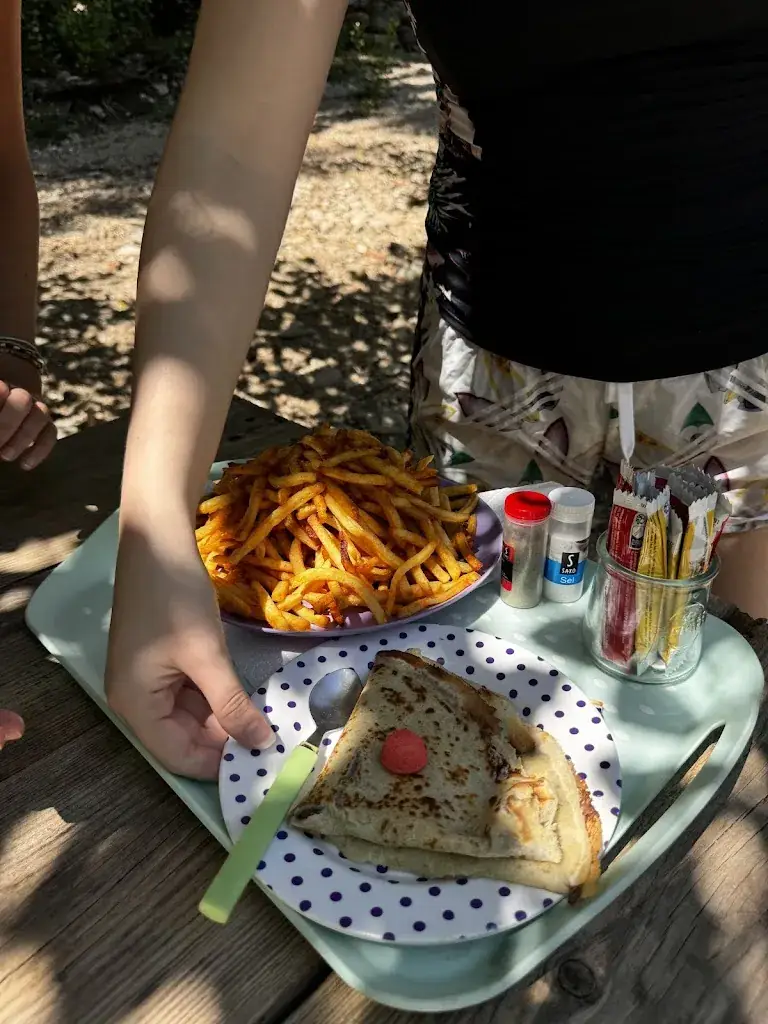 Isabella Rowsell_Manjocarn Café_Saint-Antonin-Noble-Val_review